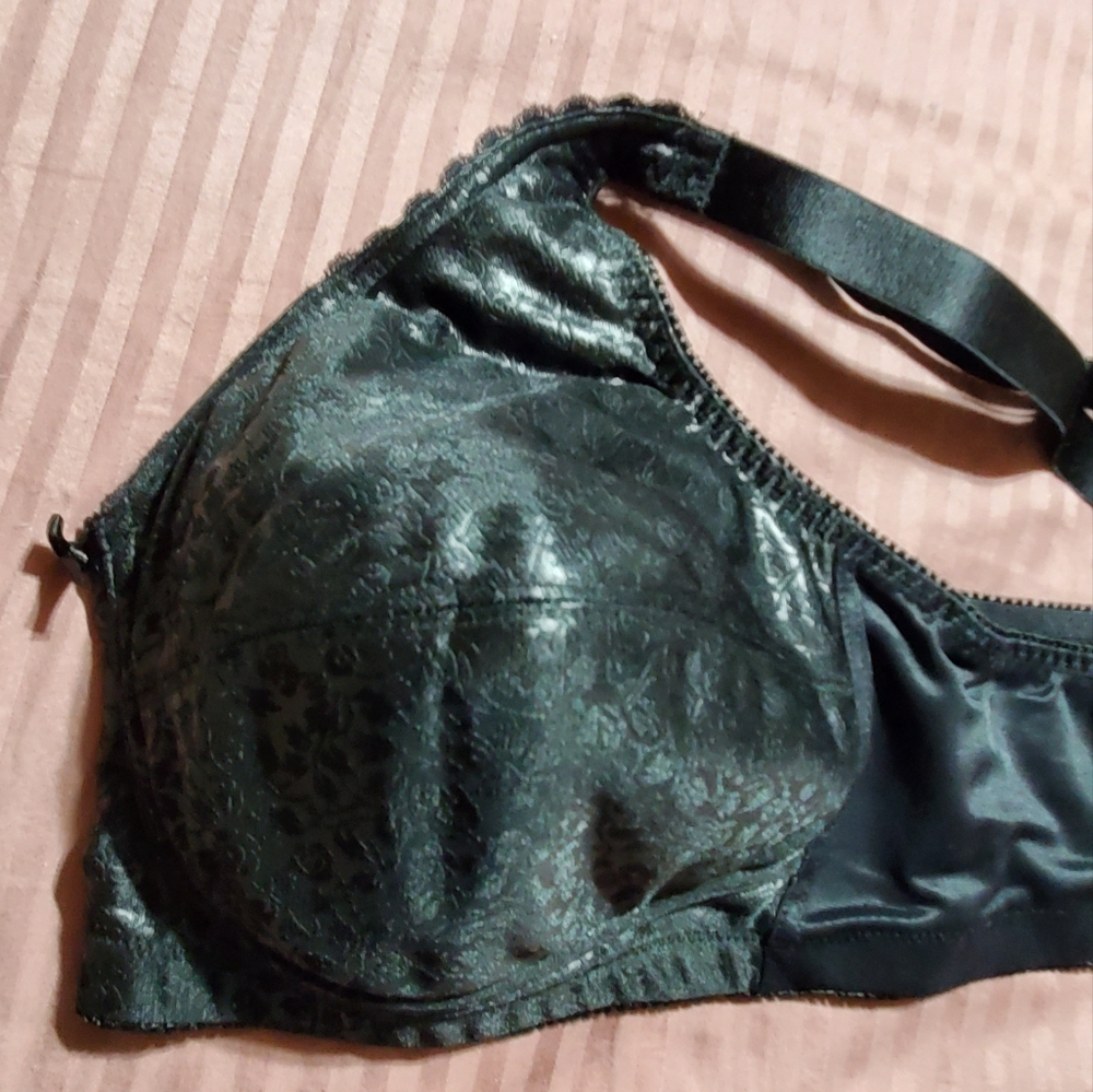 Classique 772E Post Mastectomy Fashion Bra-Black-42A Condition NEW